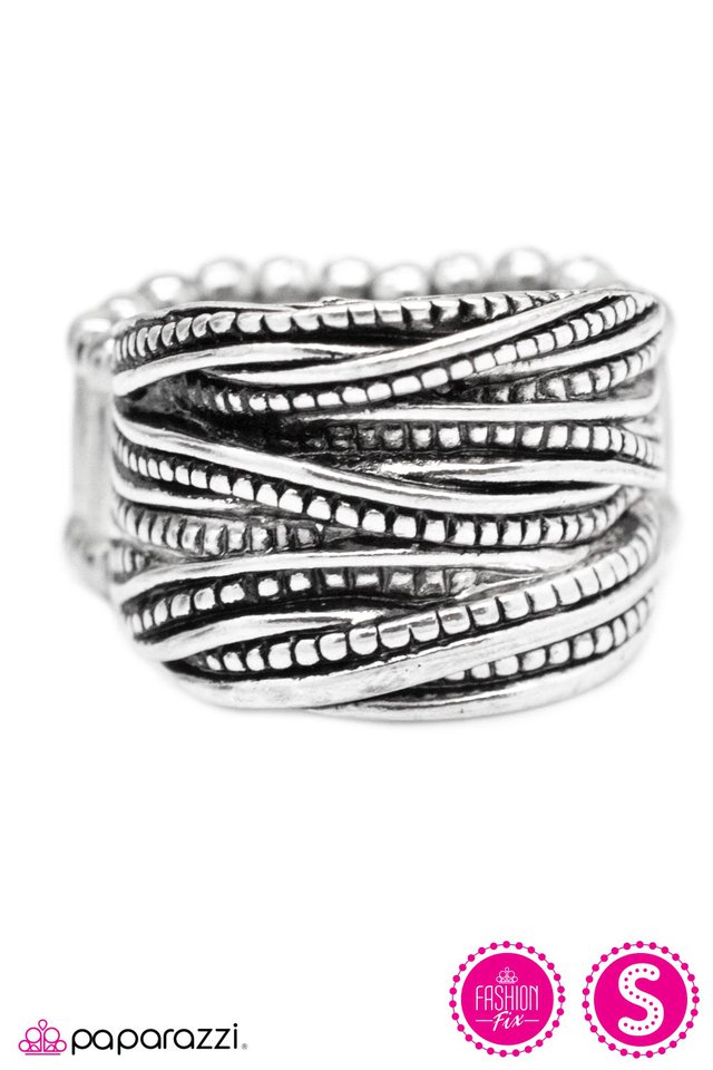 Paparazzi ♥ Striking A CORD - Black ♥ Ring