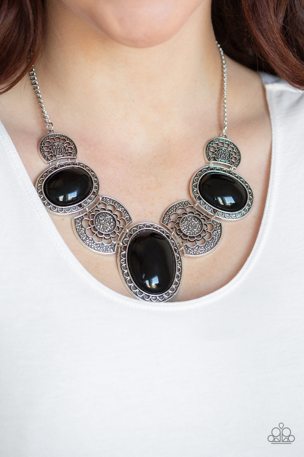 Paparazzi ♥ The Medallion-aire - Black ♥  Necklace