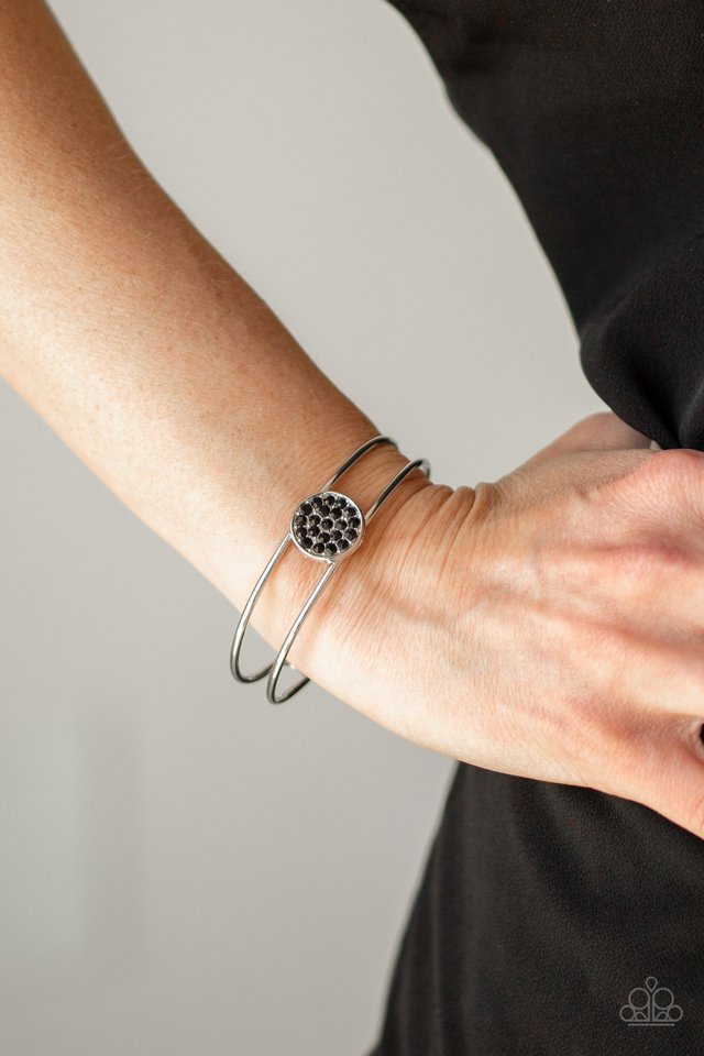 Paparazzi ♥ Dial Up The Dazzle - Black ♥ Bracelet