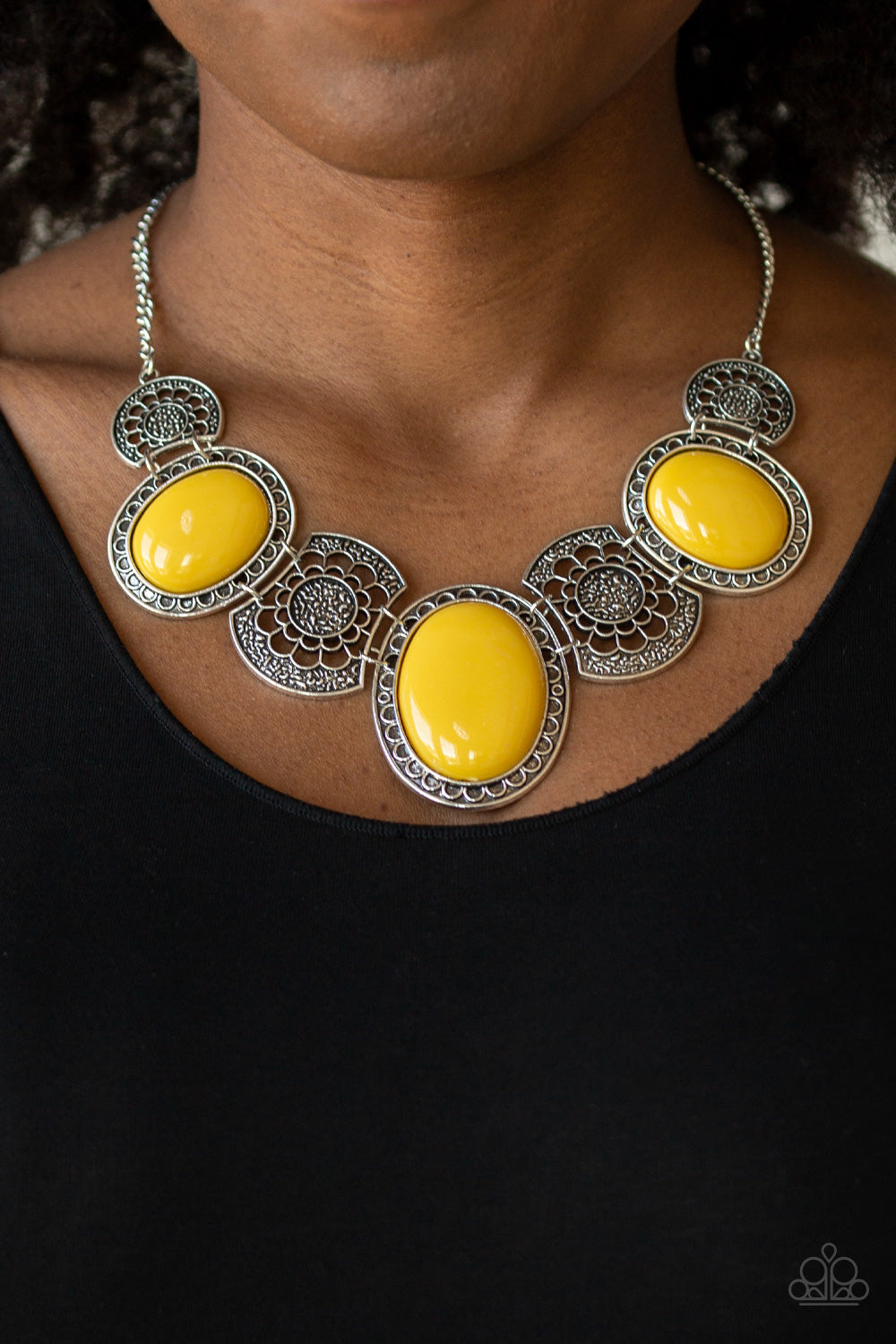 Paparazzi ♥ The Medallion-aire - Yellow ♥  Necklace