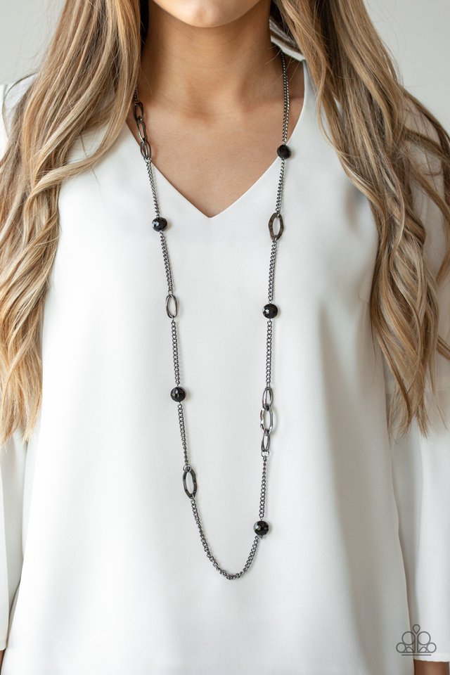 Paparazzi ♥ Duchess Dazzle - Black ♥ Necklace