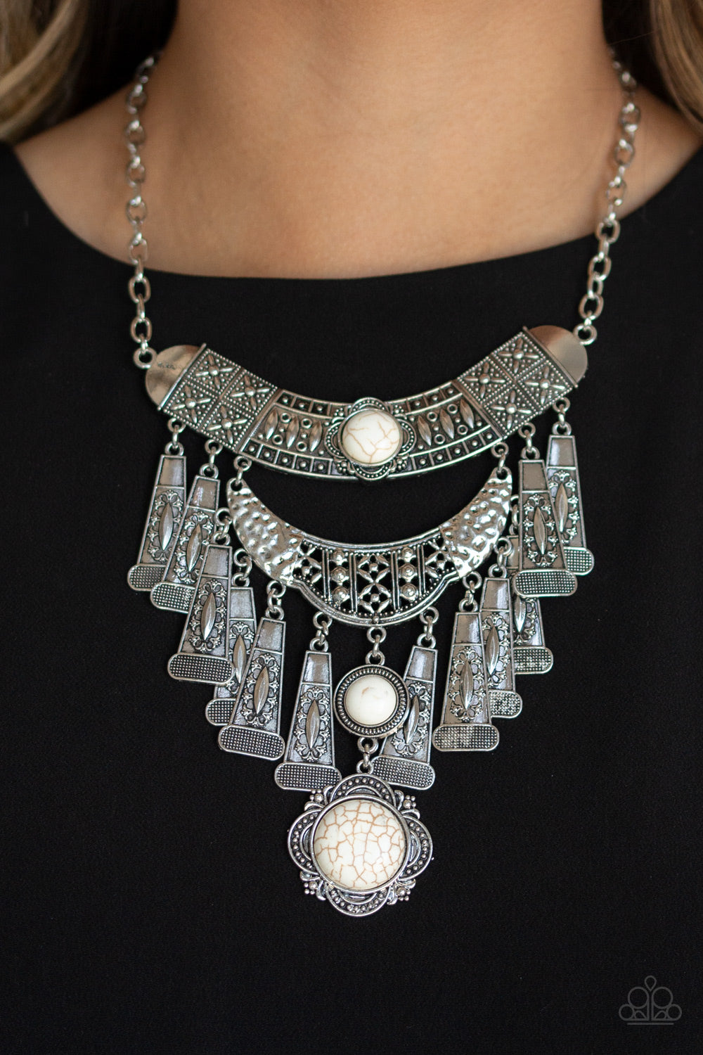 Paparazzi ♥ Sahara Royal - White ♥  Necklace
