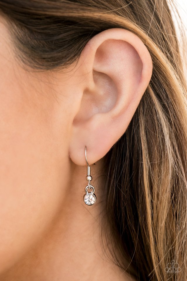 Paparazzi ♥ Not A HEIR Out of Place - White ♥ Necklace