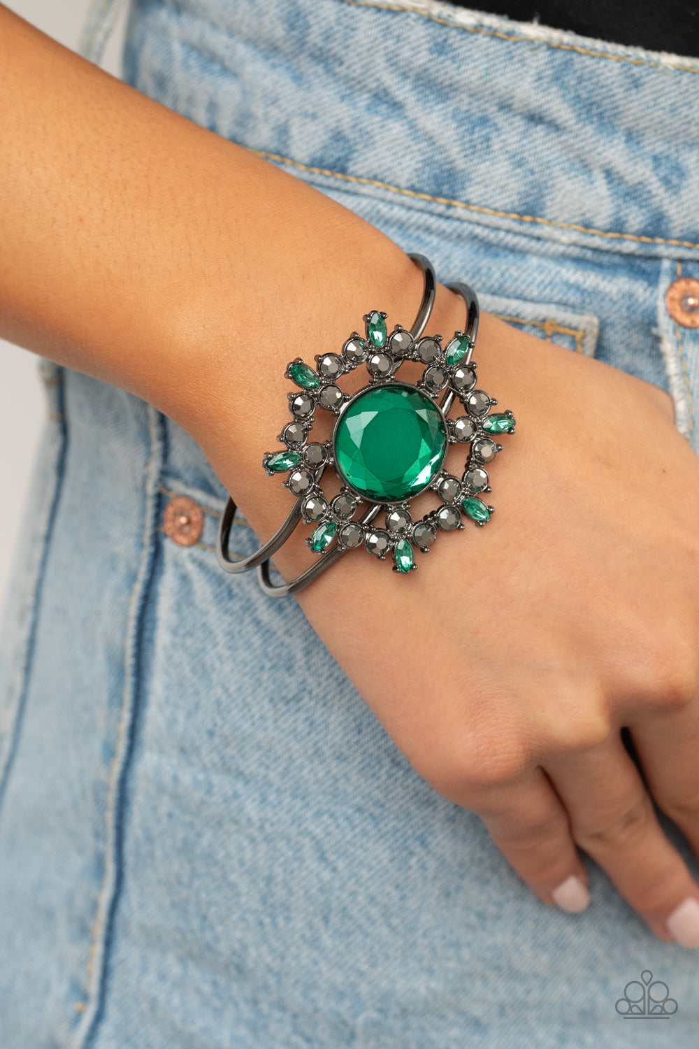 Paparazzi ♥ Elaborate Elegance - Green ♥  Bracelet