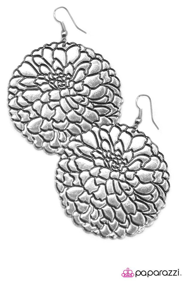 Paparazzi ♥ Left An Impression - Silver ♥ Earrings