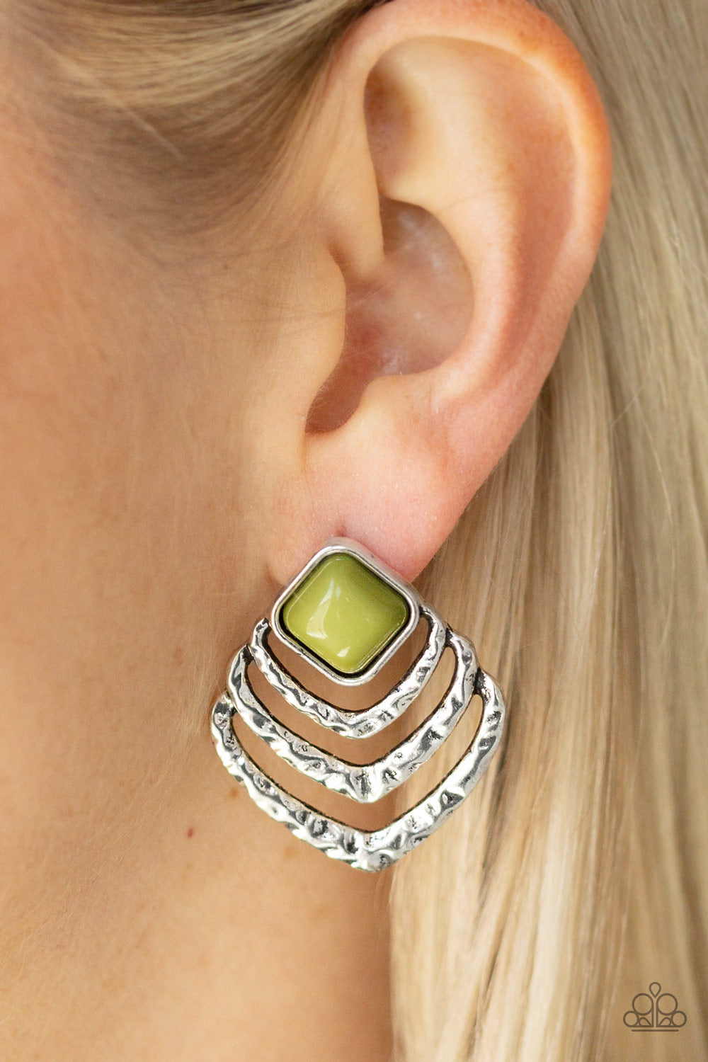 Paparazzi ♥ Rebel Ripple - Green ♥  Post Earrings