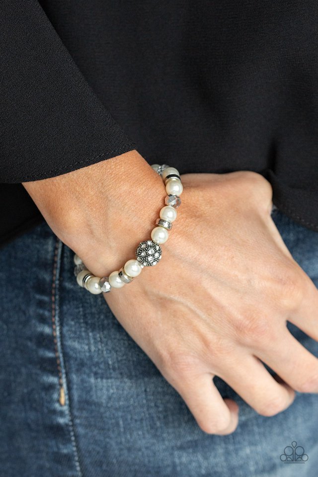 Paparazzi ♥ Twinkling Timelessness - White ♥ Bracelet