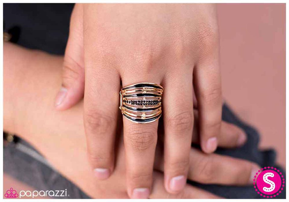 life-in-the-glitz-lane-black-p4re-bkgd-006xx
