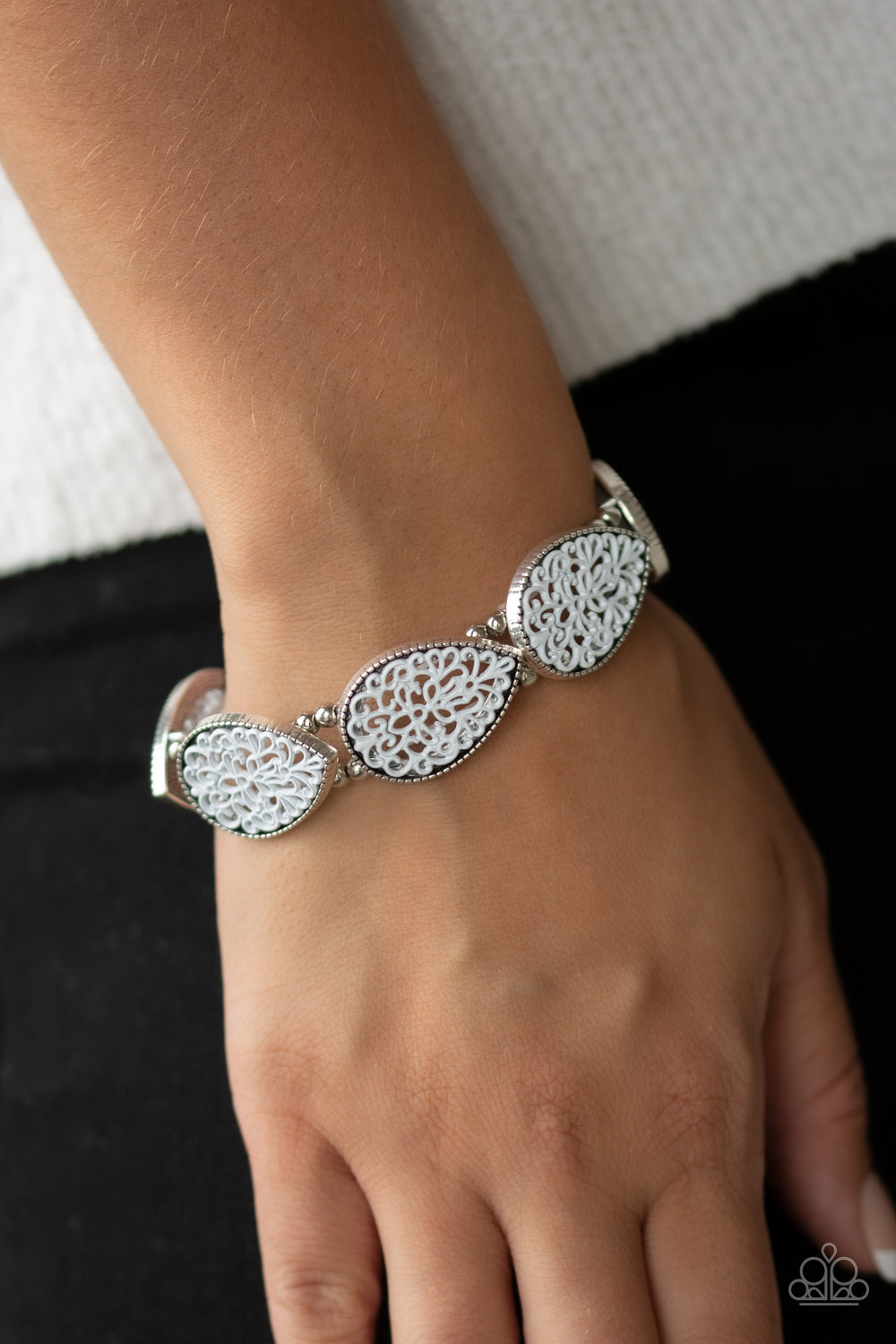 Paparazzi ♥ Heirloom Hunter - White ♥  Bracelet