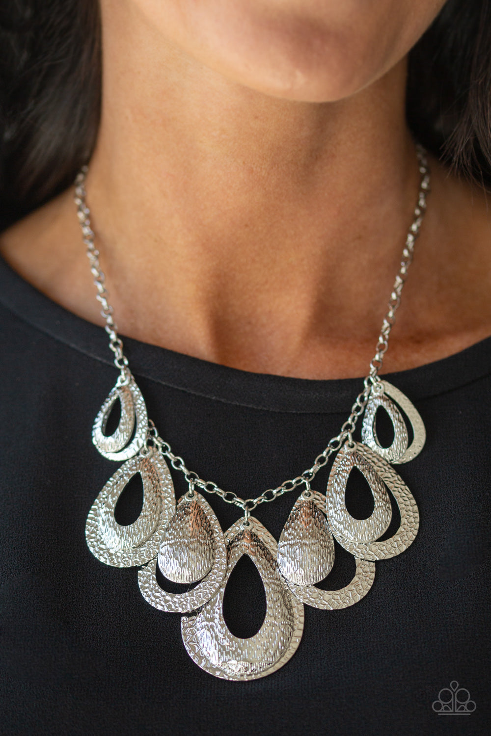 Paparazzi ♥ Teardrop Tempest - Silver ♥  Necklace