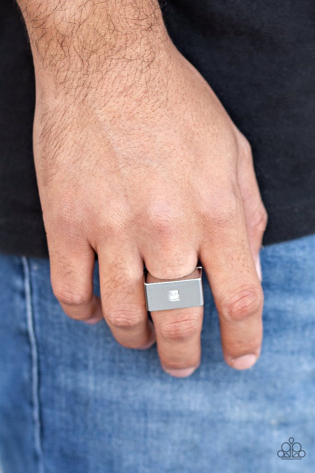 Paparazzi ♥ Cant Wait To Be King - White ♥ Ring