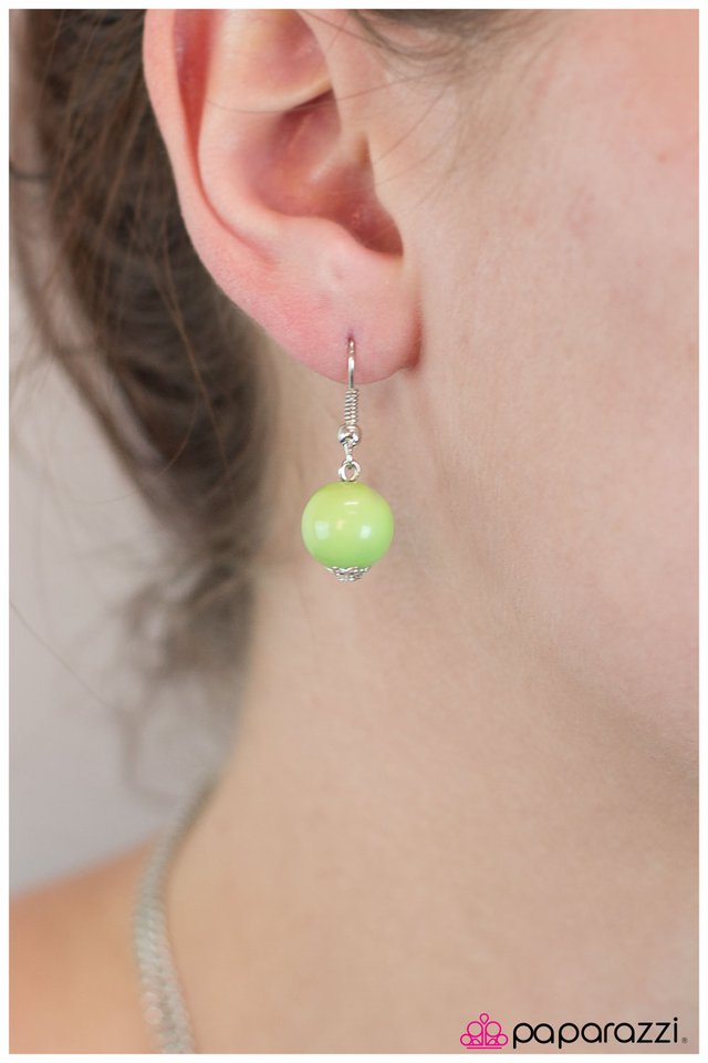 Paparazzi ♥ Touch and Go - Green ♥ Necklace