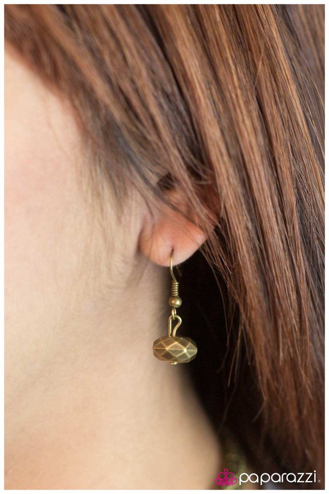 Paparazzi ♥ Parallel Universe - Brass ♥ Necklace