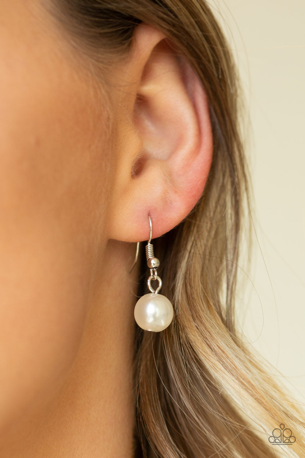 Paparazzi ♥ Grandiose Glimmer - White ♥  Necklace