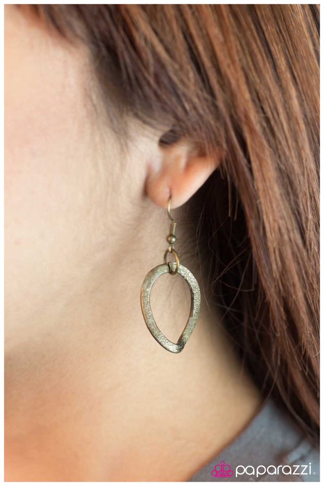 Paparazzi ♥ Caught In Her Web - Brass ♥ Necklace