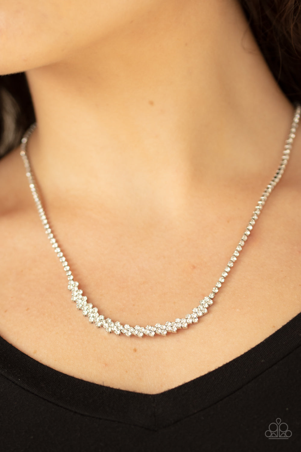 Paparazzi ♥ Glamour Glow - White ♥  Necklace