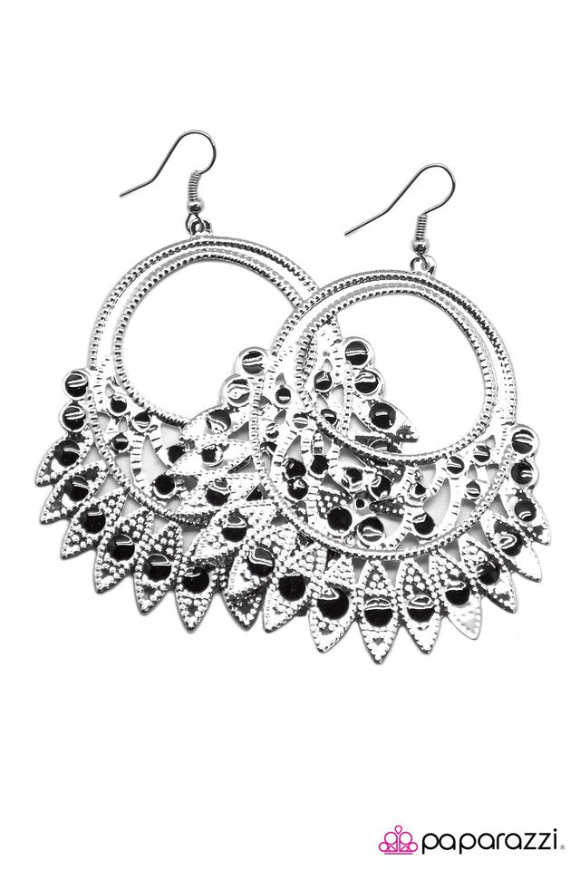 Paparazzi ♥ Take Notice - Black ♥ Earrings