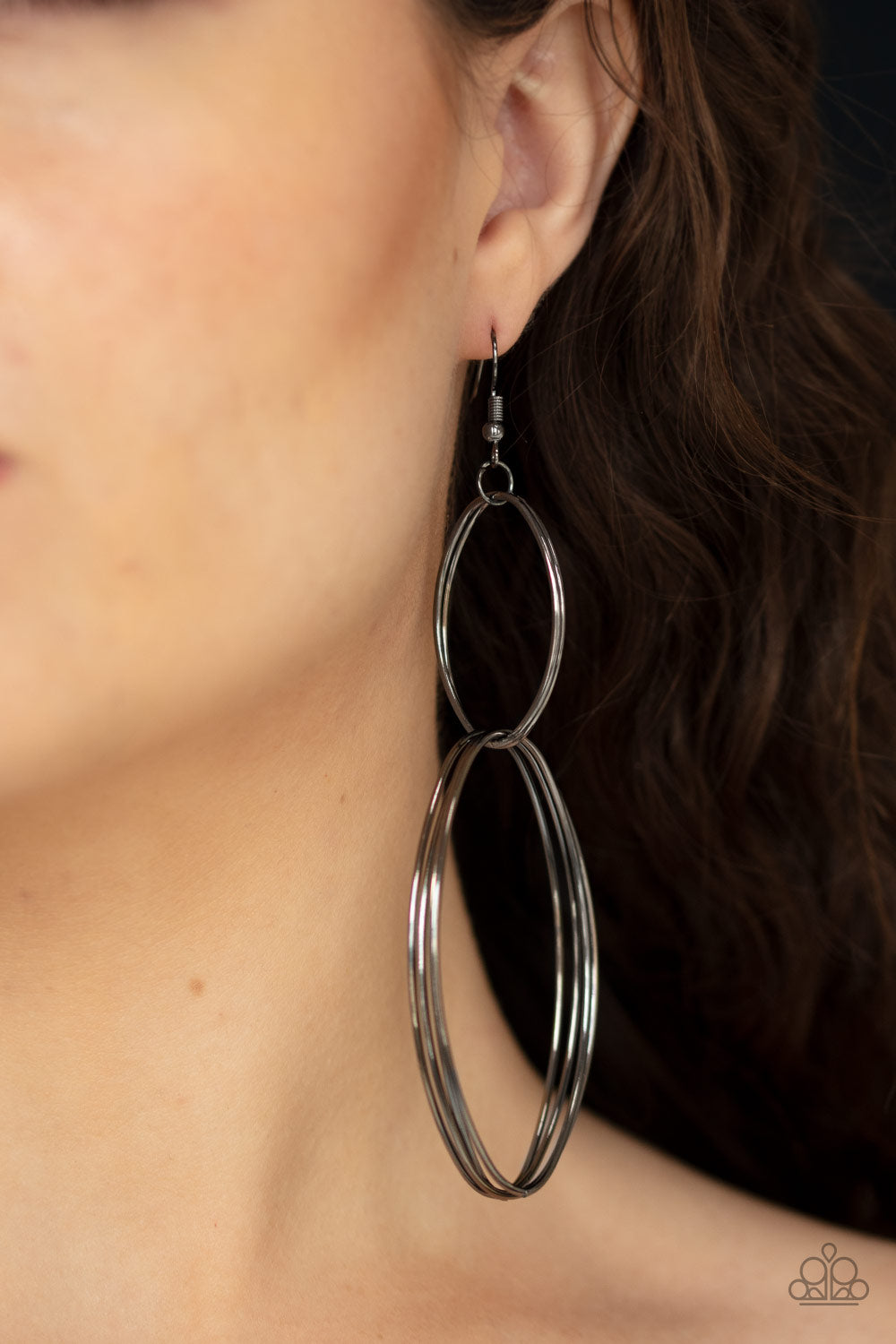Paparazzi ♥ Getting Into Shape - Black ♥  Earrings