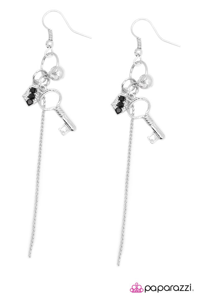 Paparazzi ♥ Keep It Low Key - Black ♥ Earrings