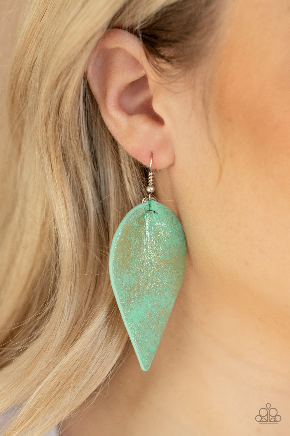 Paparazzi ♥ Enchanted Shimmer - Green ♥  Earrings