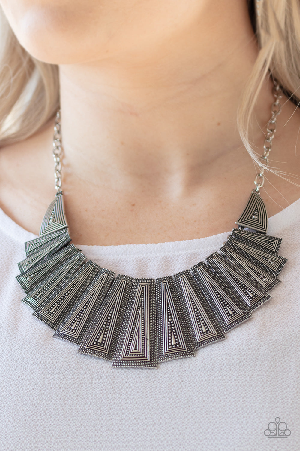 Paparazzi ♥ Metro Mane - Silver ♥  Necklace