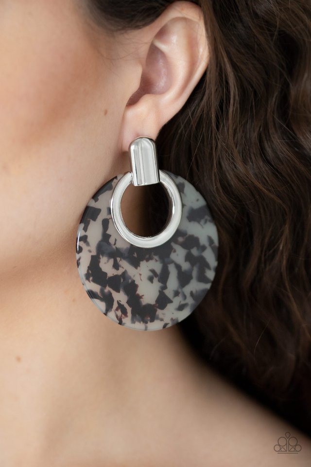 Paparazzi ♥ Metro Zoo - White ♥ Post Earrings