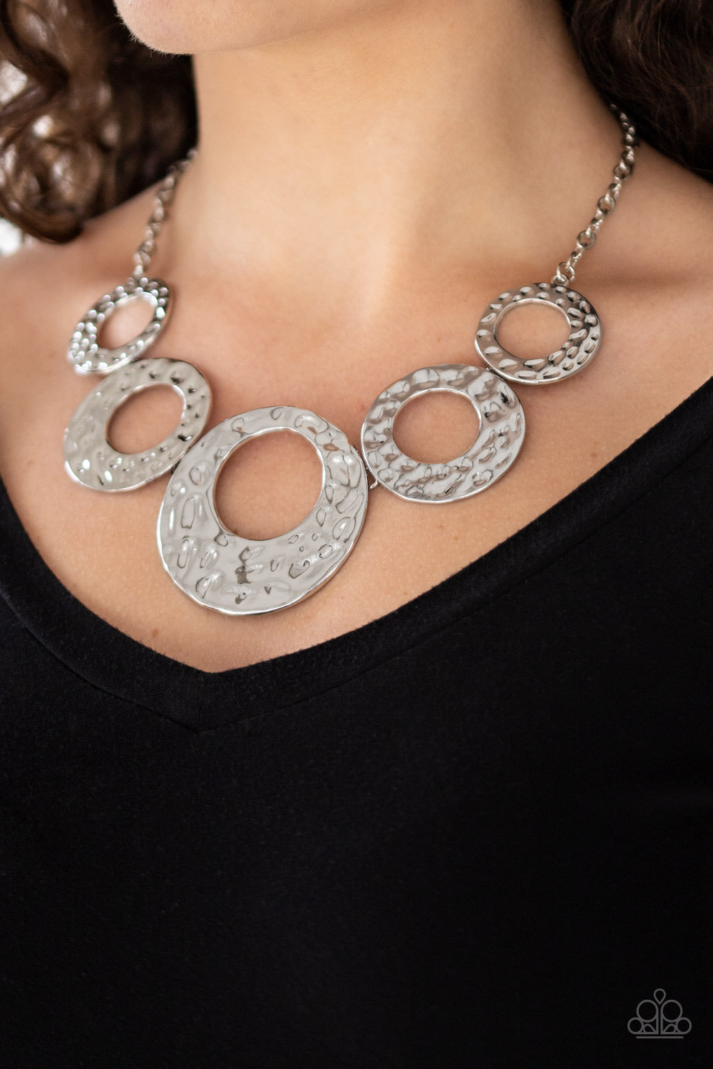 Paparazzi ♥ Mildly Metro - Silver ♥  Necklace