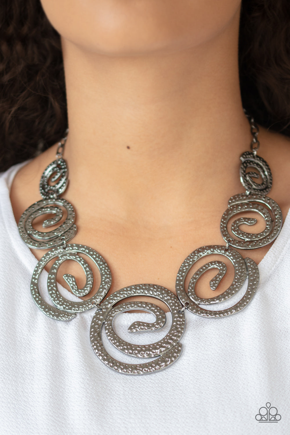 Paparazzi ♥ Statement Swirl - Black ♥  Necklace