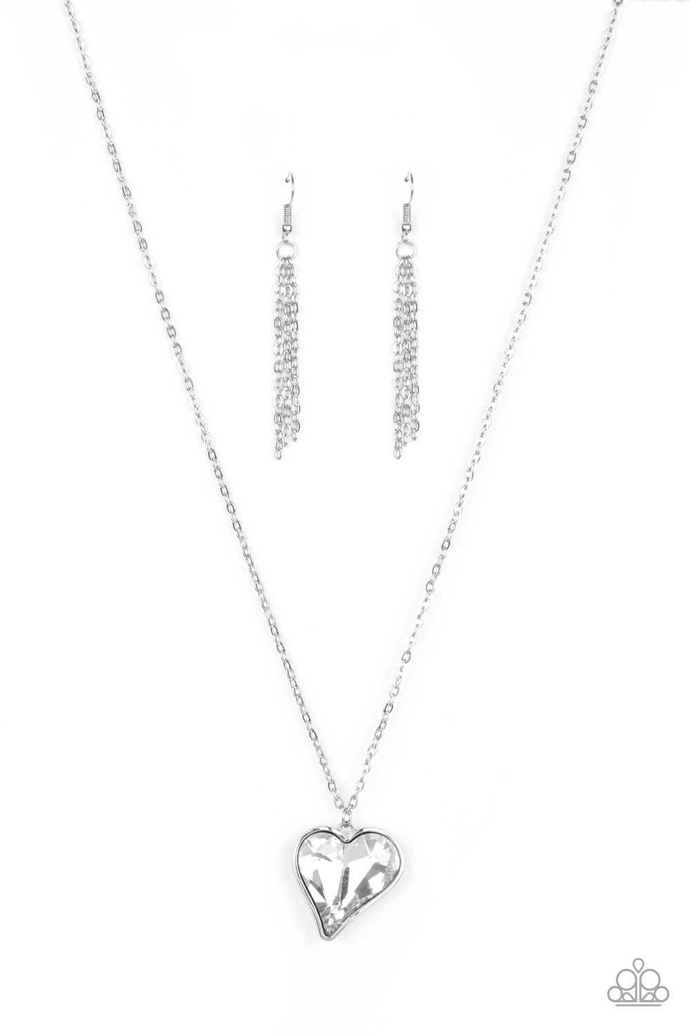 heart-flutter-white-p2re-wtxx-475xx