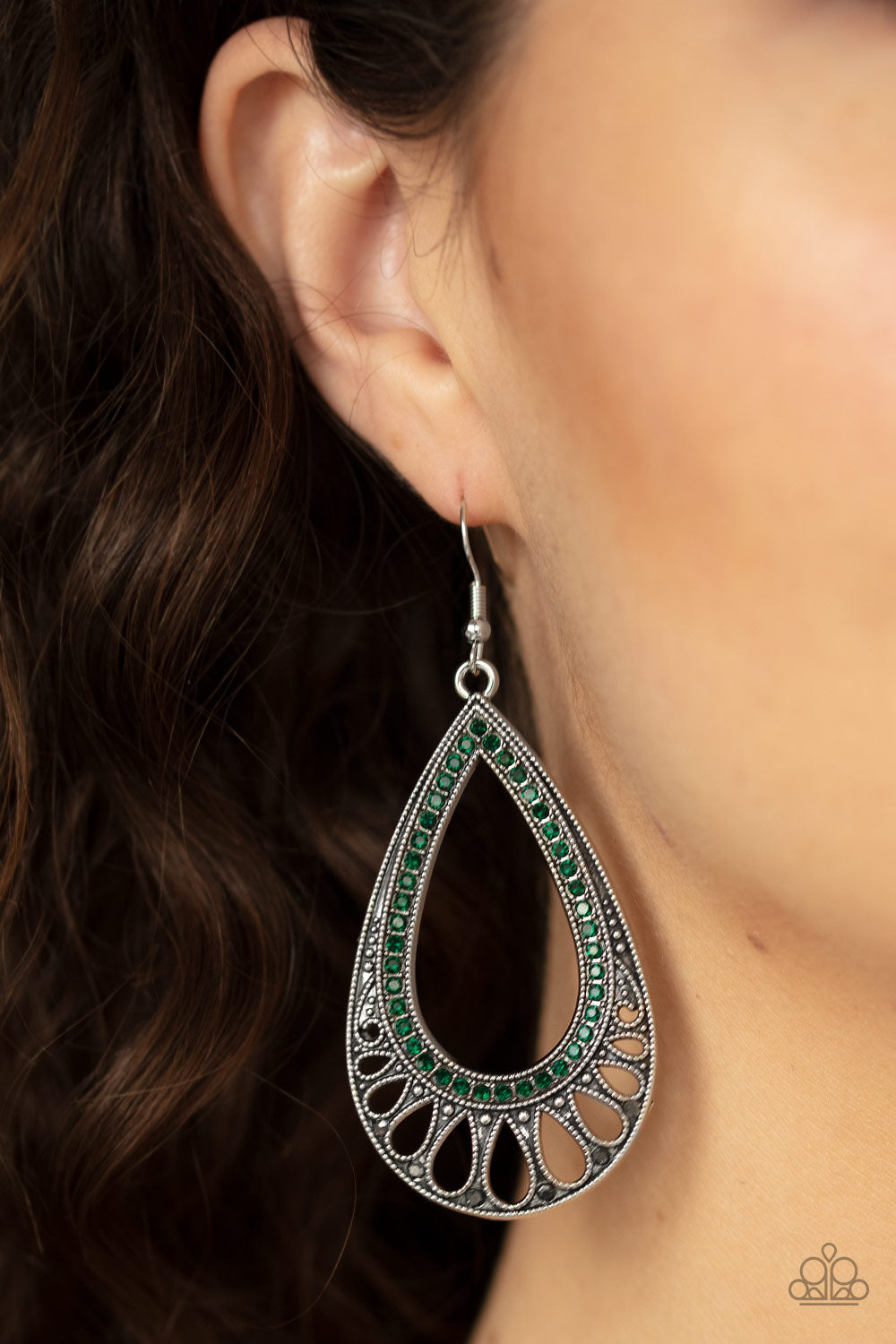 Paparazzi ♥ Royal Finesse - Green ♥  Earrings