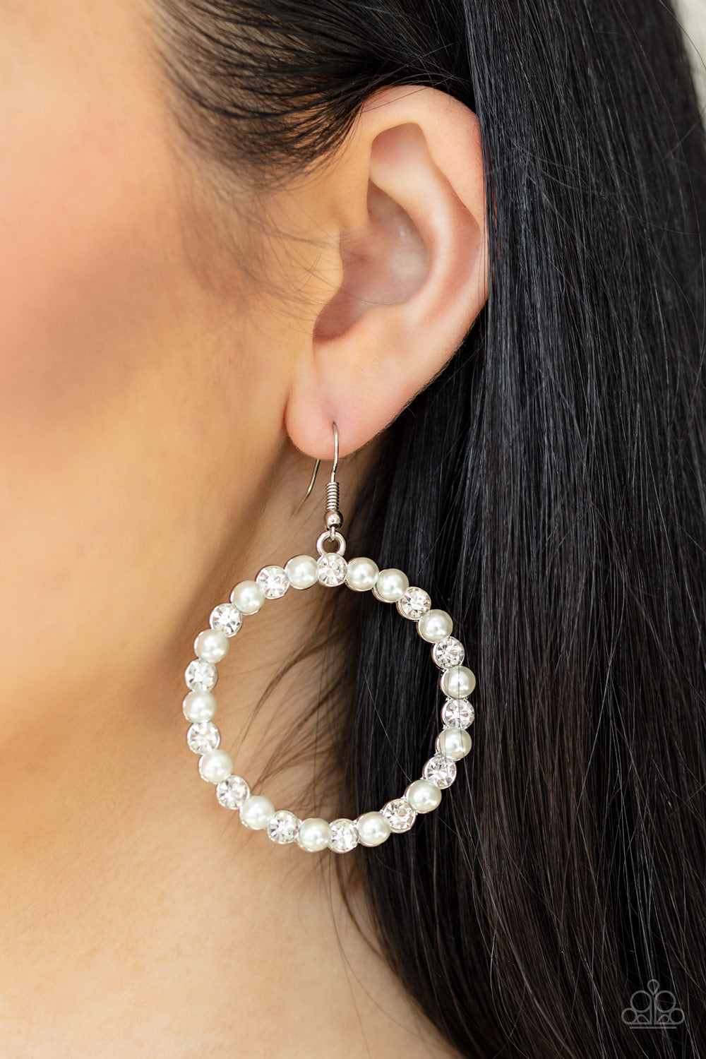 Paparazzi ♥ Pearl Palace - White ♥  Earrings