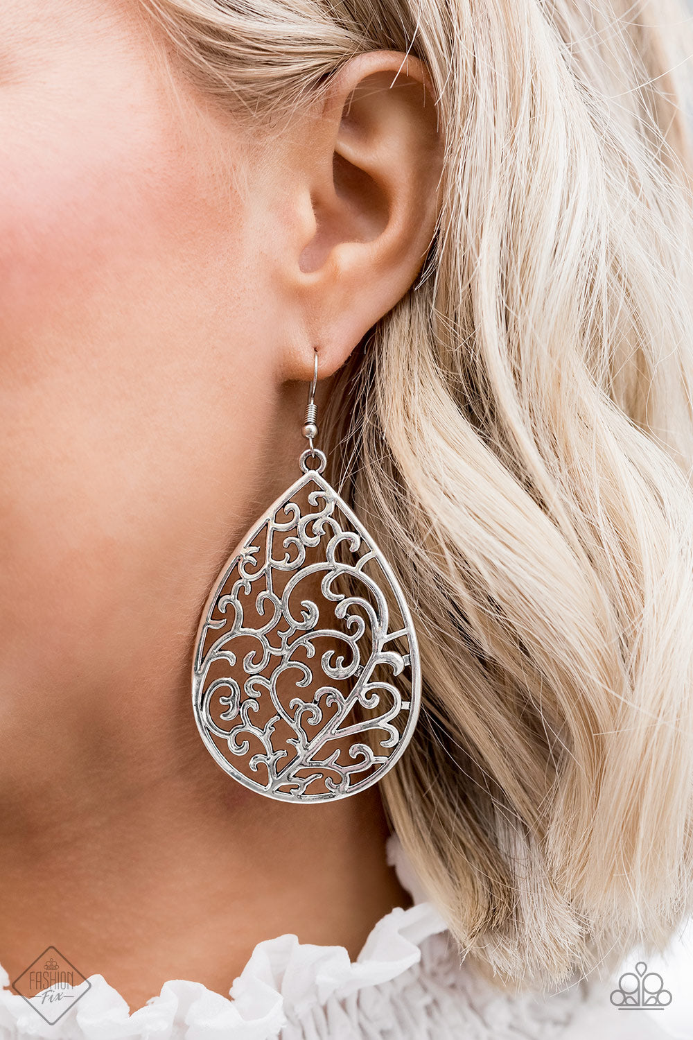 Paparazzi ♥ Grapevine Grandeur - Silver ♥  Earrings