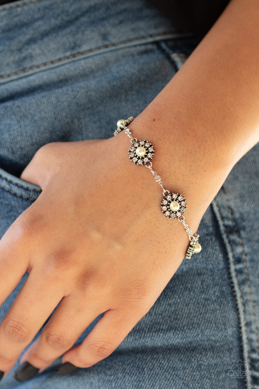 Paparazzi ♥ Garden Flower Grandeur - Yellow ♥  Bracelet
