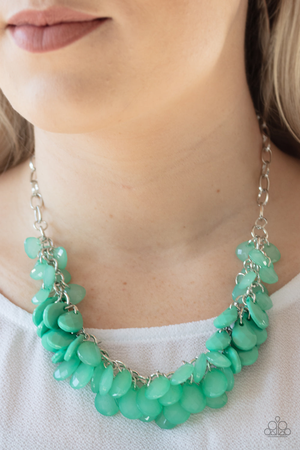 Paparazzi ♥ Colorfully Clustered - Green ♥  Necklace