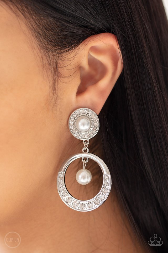 Paparazzi ♥ Royal Revival - White ♥ Clip-On