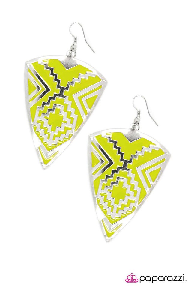 Paparazzi ♥ Land Of the Lost - Green ♥ Earrings