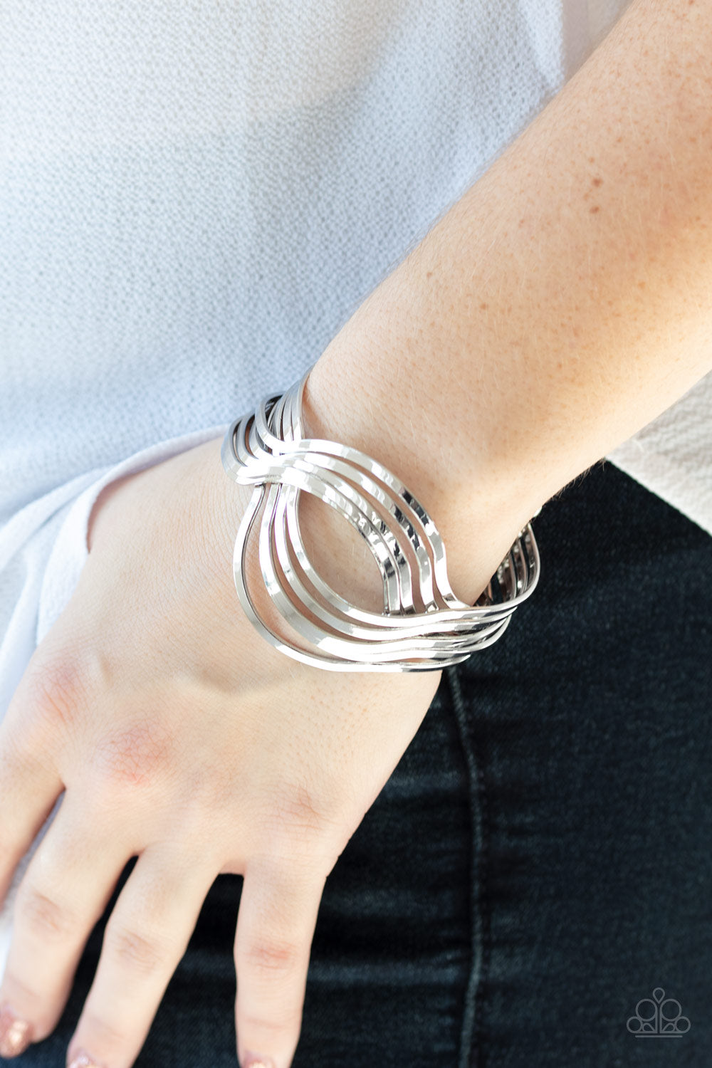 Paparazzi ♥ Curvaceous Curves - Silver ♥  Bracelet