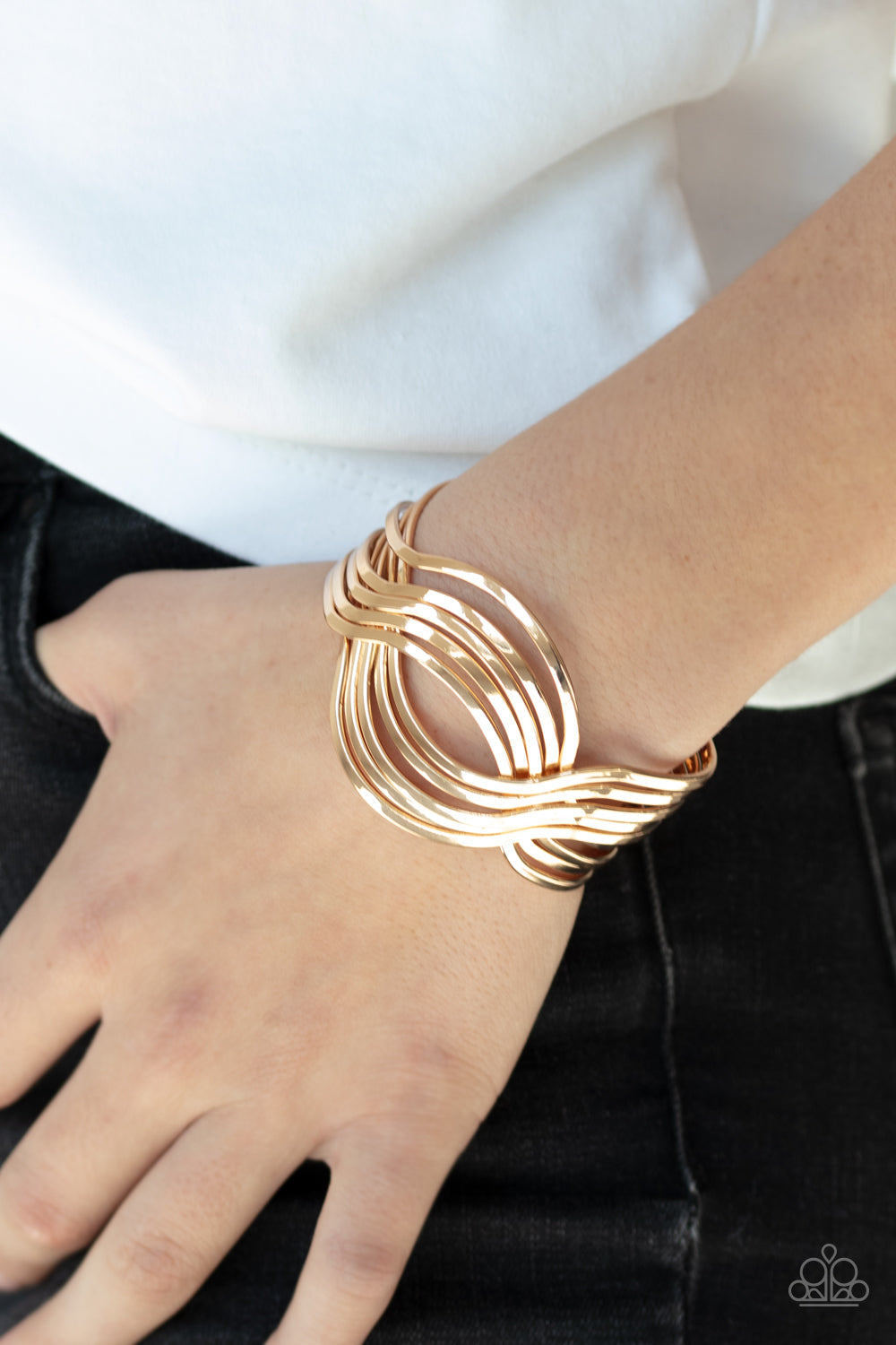 Paparazzi ♥ Curvaceous Curves - Gold ♥  Bracelet