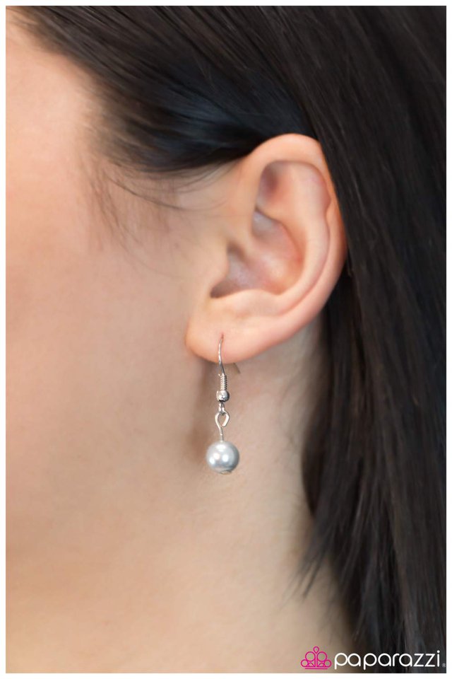 Paparazzi ♥ One Step At A Time - Silver ♥ Necklace