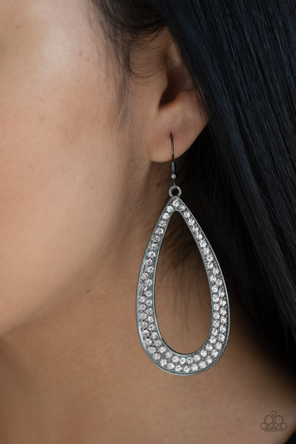 Paparazzi ♥ Diamond Distraction - Black ♥  Earrings