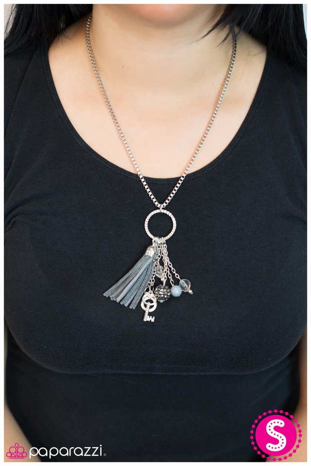 on-the-outskirts-silver-p2in-svxx-030xx