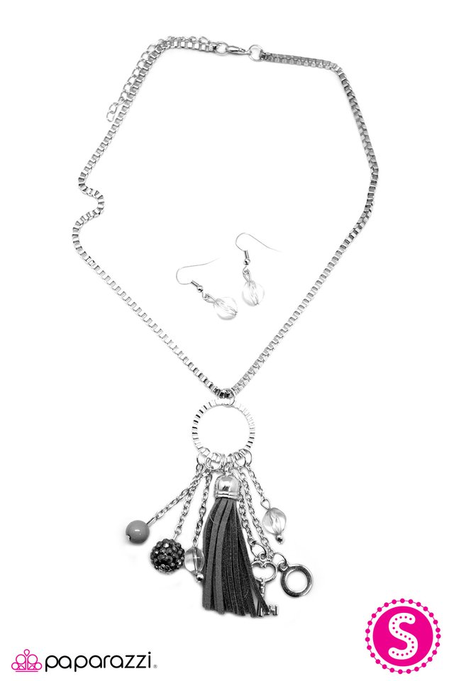 Paparazzi ♥ On The Outskirts - Silver ♥ Necklace