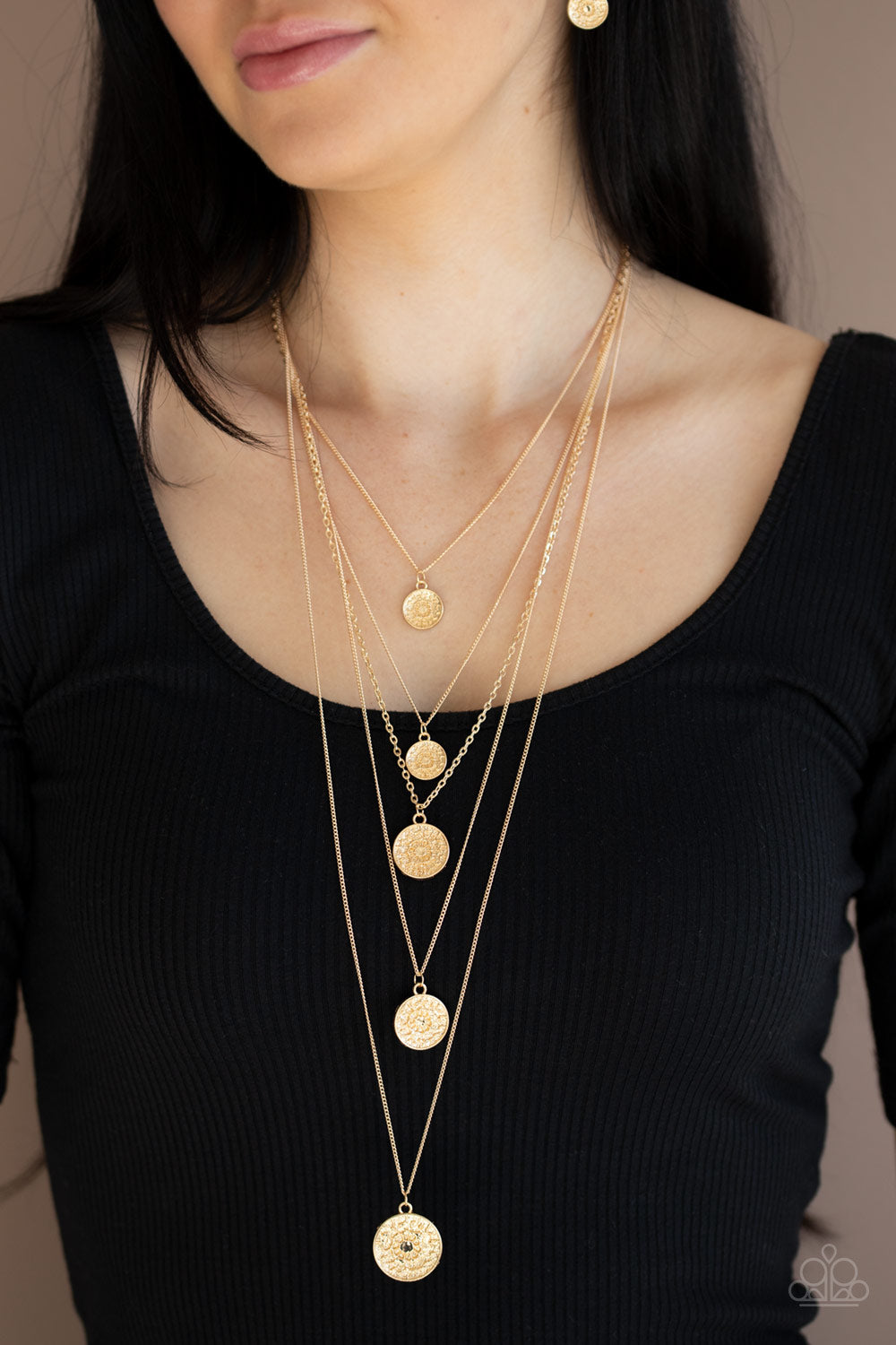 Paparazzi ♥ Medallion Marvel - Gold ♥  Necklace