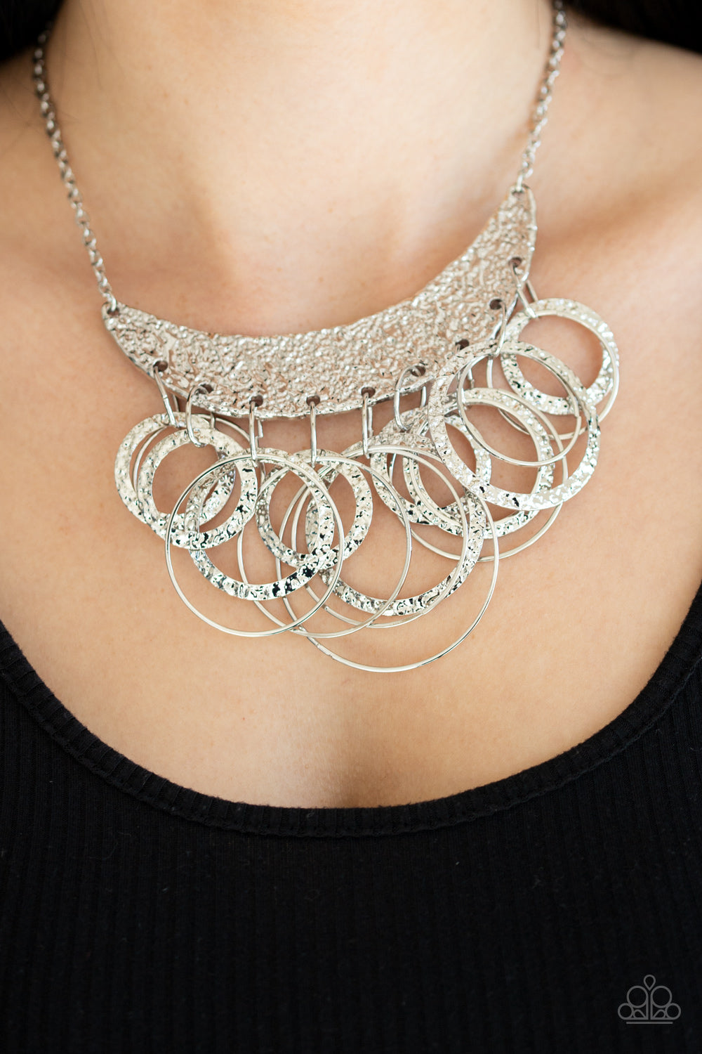 Paparazzi ♥ Metro Eclipse - Silver ♥  Necklace