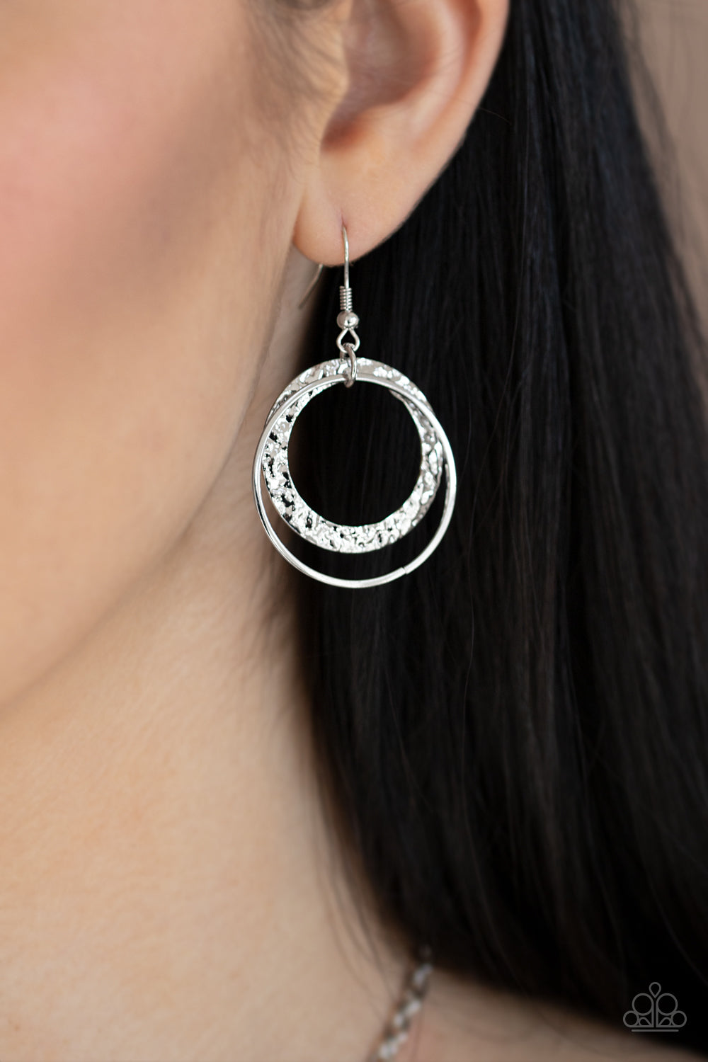 Paparazzi ♥ Metro Eclipse - Silver ♥  Necklace