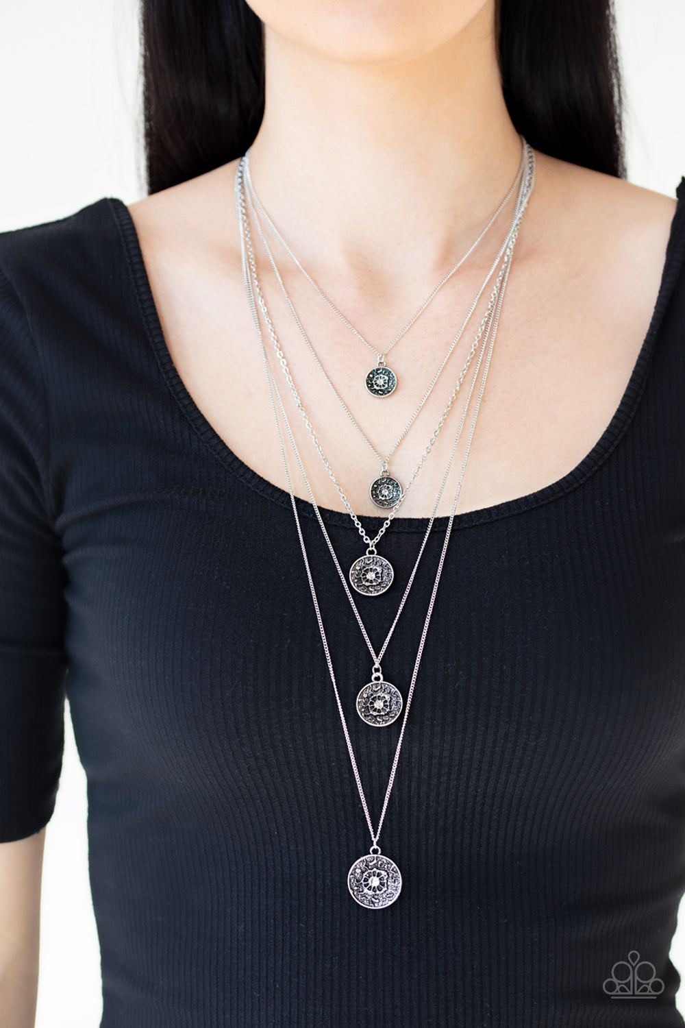 Paparazzi ♥ Medallion Marvel - Silver ♥  Necklace