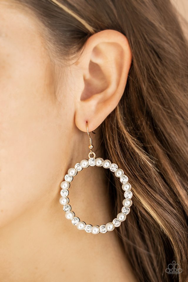 Paparazzi ♥ Pearl Palace - Gold ♥ Earrings