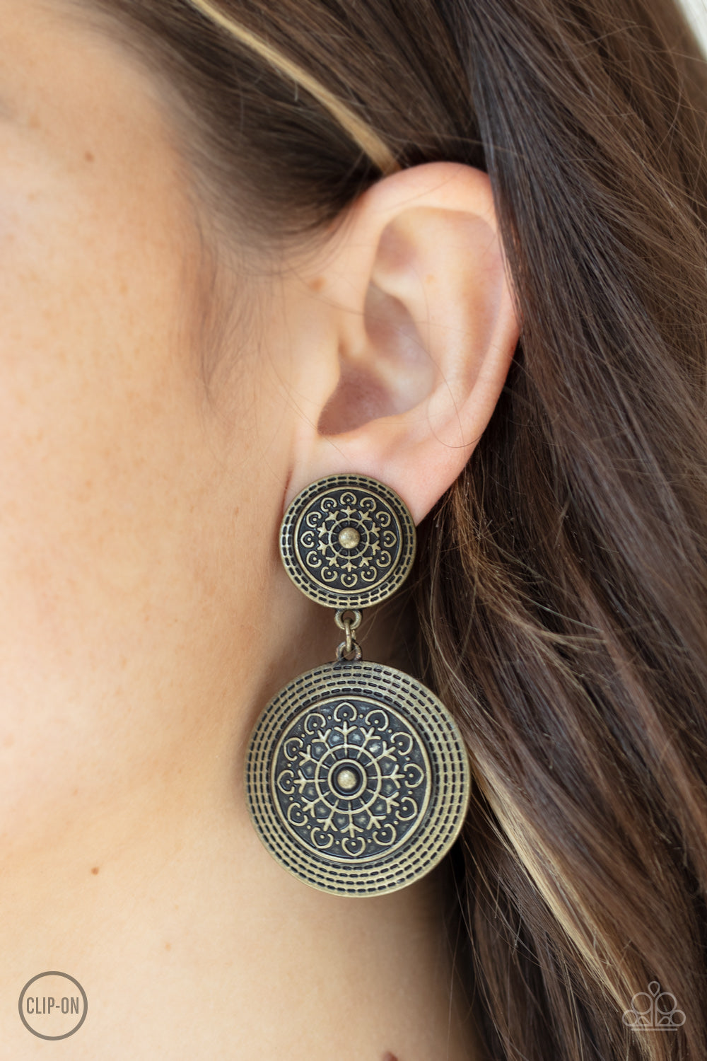 Paparazzi ♥ Magnificent Medallions - Brass ♥  Clip-On