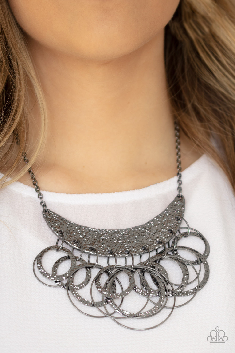 Paparazzi ♥ Metro Eclipse - Black ♥  Necklace