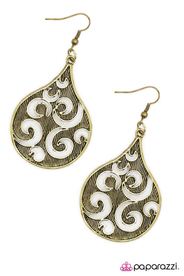 Paparazzi ♥ Pause For Effect - Brass ♥ Earrings